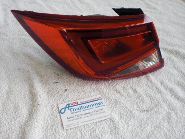 Heckleuchte aussen links 90047832
