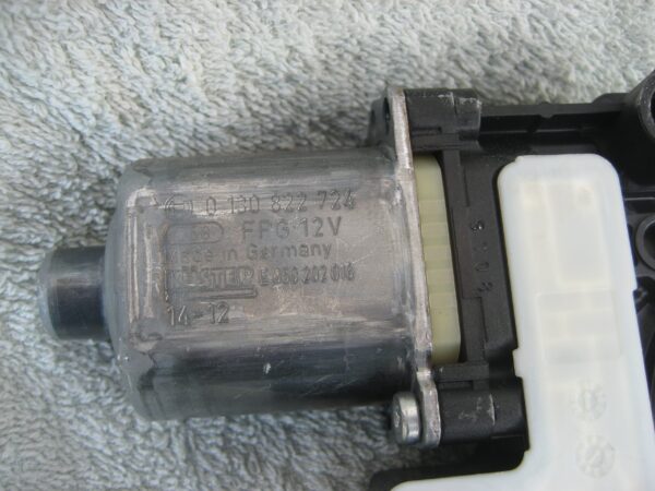 Fensterhebermotor 5Q0959811A hinten links – Bild 8