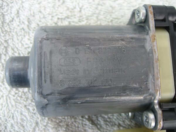 Fensterhebermotor 5Q0959811A hinten links – Bild 2