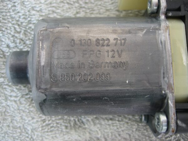 Fensterhebermotor 5Q0959811A hinten links – Bild 12