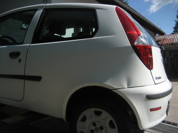 Fiat Punto 188 AXA1A Ersatzteilspender – Bild 8
