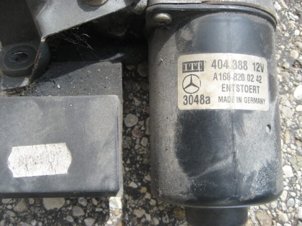 Mercedes A Scheibenwischermotor vorne mit Gestänge A1688200242 – Bild 4