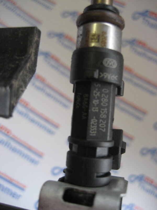 Ford Fiesta Kraftstoffverteiler Einspritzleiste VP8A6U – Bild 7