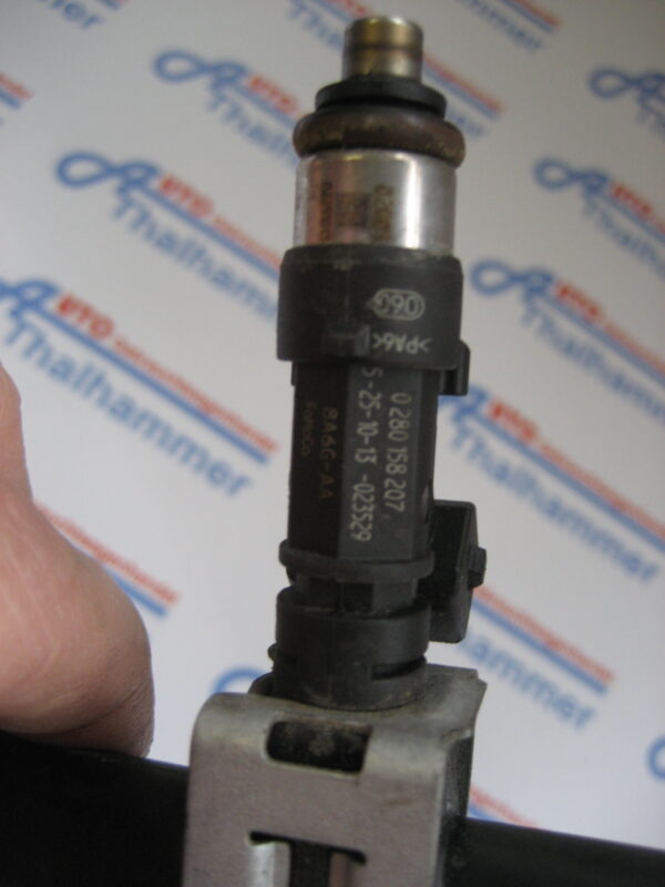 Ford Fiesta Kraftstoffverteiler Einspritzleiste VP8A6U – Bild 9