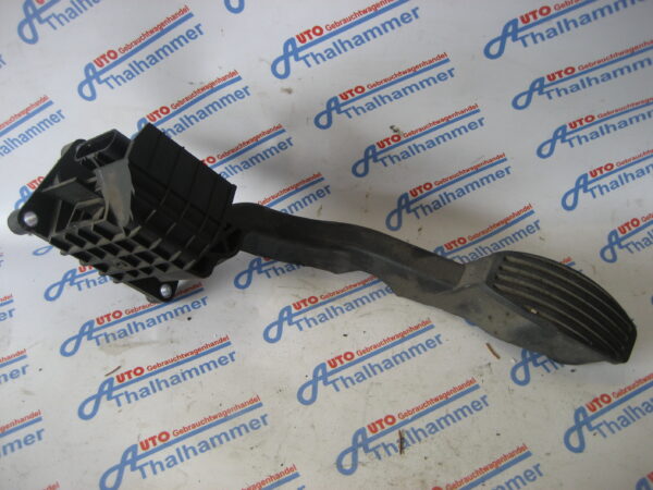 Lancia Y Gaspedal B720