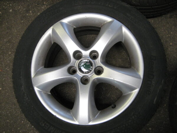 Skoda Fabia Felgen 6J 15 ET43 195/55 R15 – Bild 4