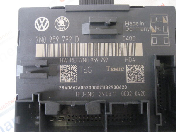 Skoda Yeti 2011, 7N0959792D Türsteuergerät Vorne Rechts – Bild 3