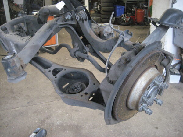 VW Tiguan 2009 Hinterachsträger 5N0505235AF – Bild 7